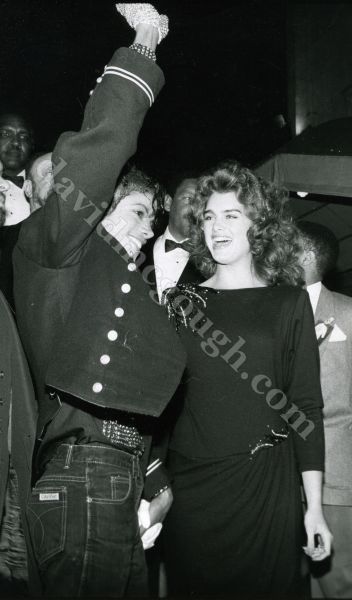 Michael Jackson, Brooke Shields 1984 NYC.jpg